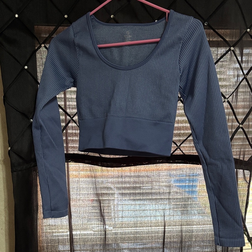 🔆2 for $6🔆 Offline by Aerie blue crop long sleeve top
